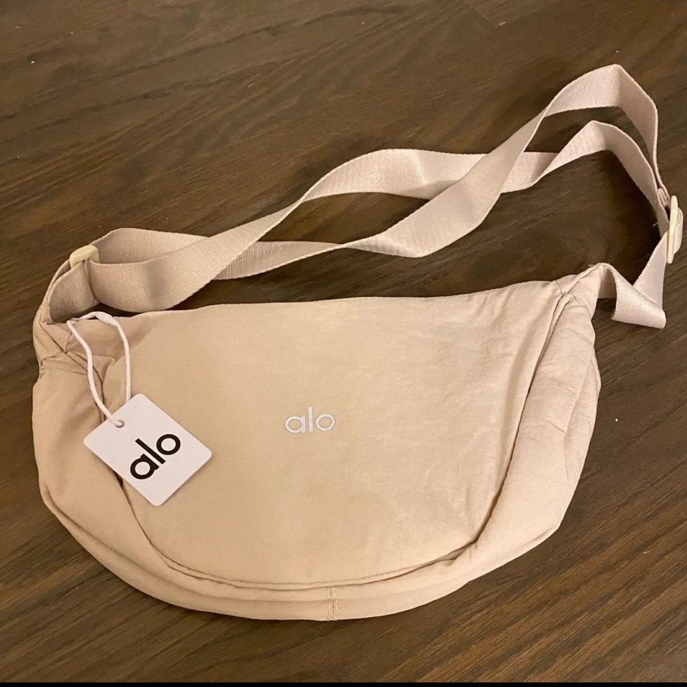 Alo Fanny crossbody bag beige 🤍 NEW